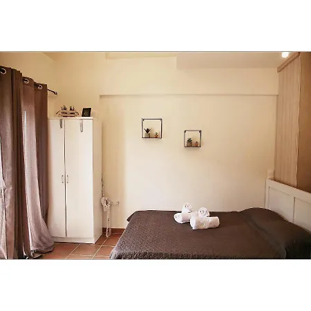 Evelinas Apartment *